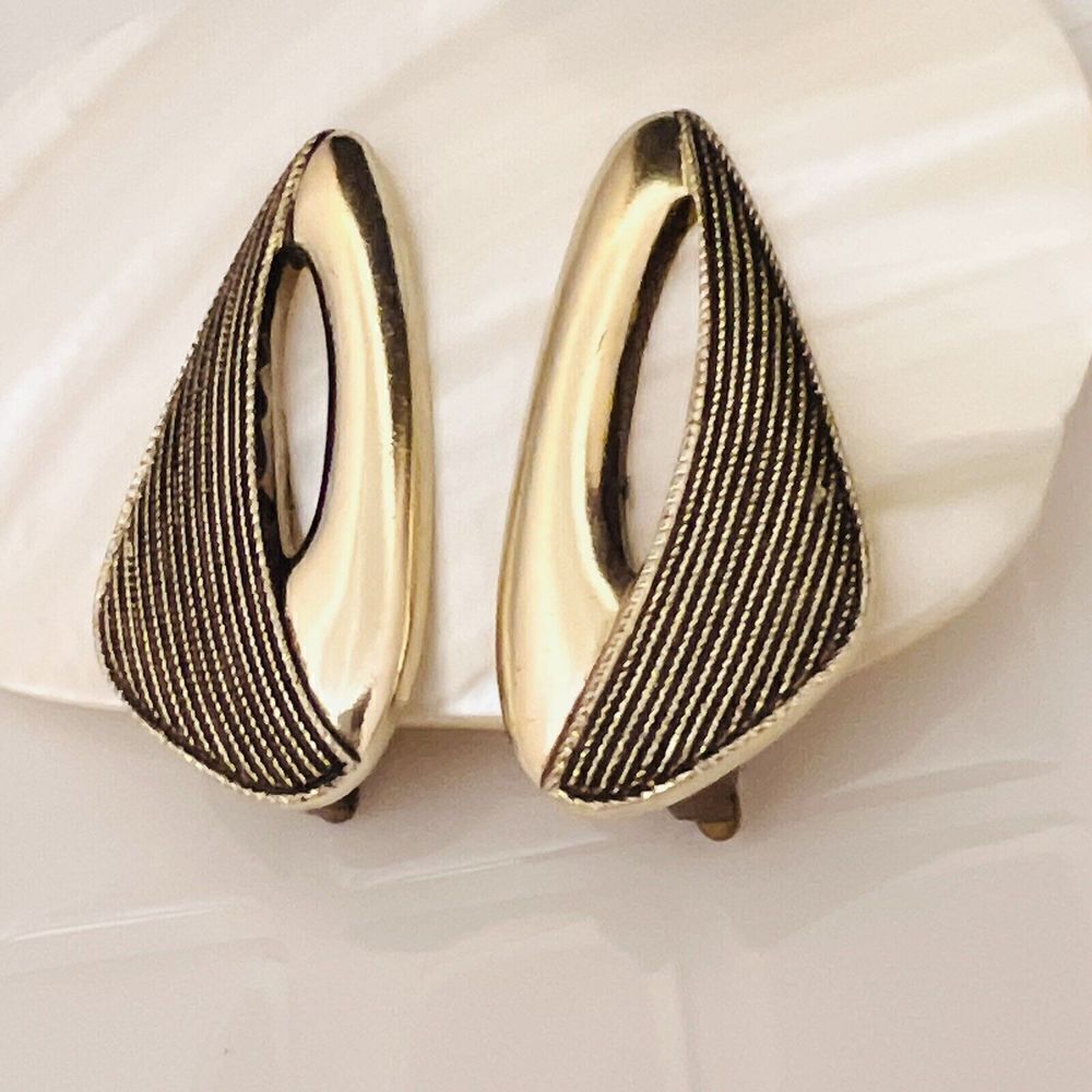 Vintage Antique Germany Silver Tone Earrings Textured Old Unique Clip On 1187